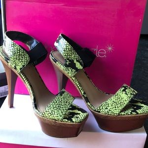Size 8.5 Platform Sandal